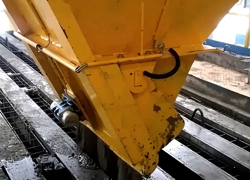 Equipamento industrial para distribuição controlada de material